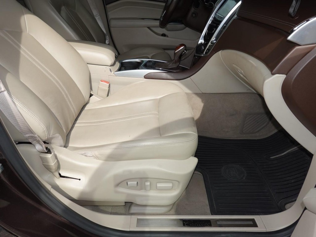 Cadillac SRX Vehicle Full-screen Gallery Image 23