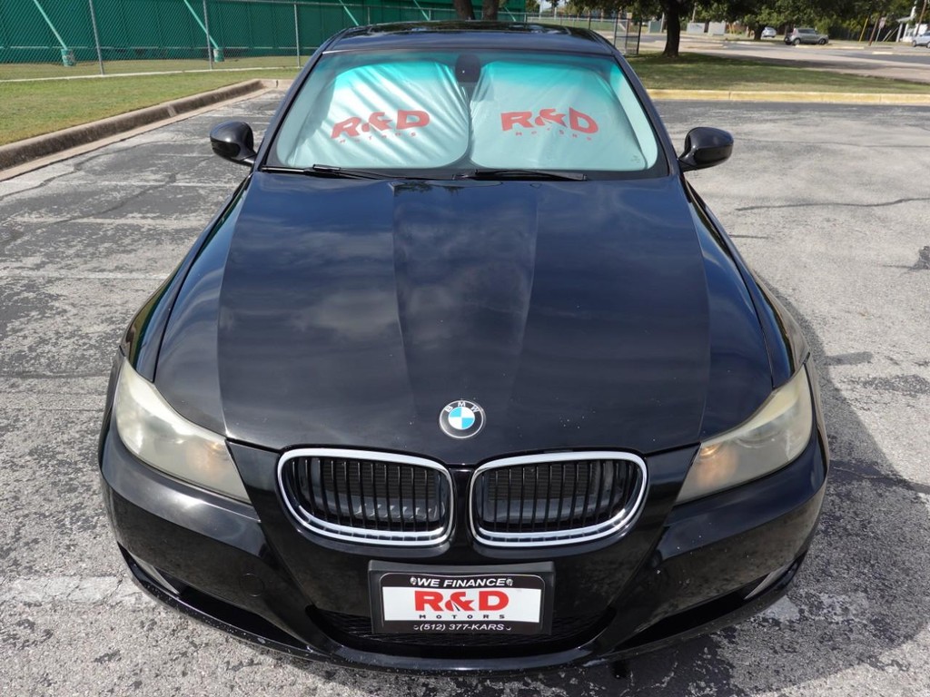 BMW 3 Series Vehicle Full-screen Gallery Image 02