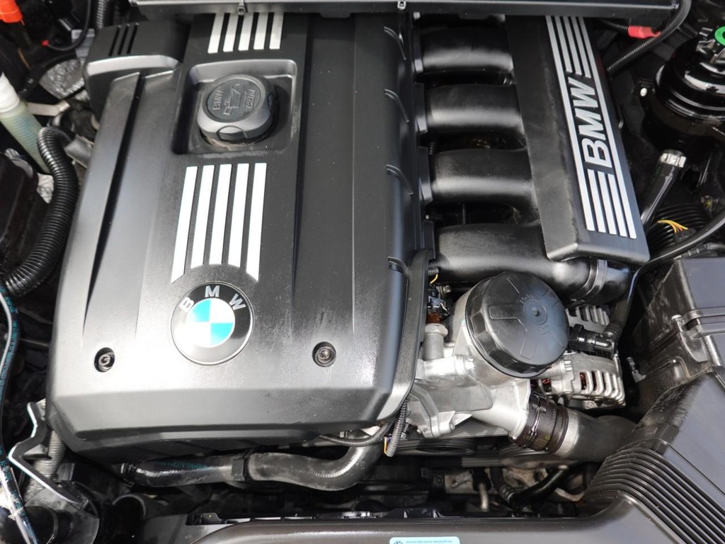 BMW 3 Series Vehicle Full-screen Gallery Image 27