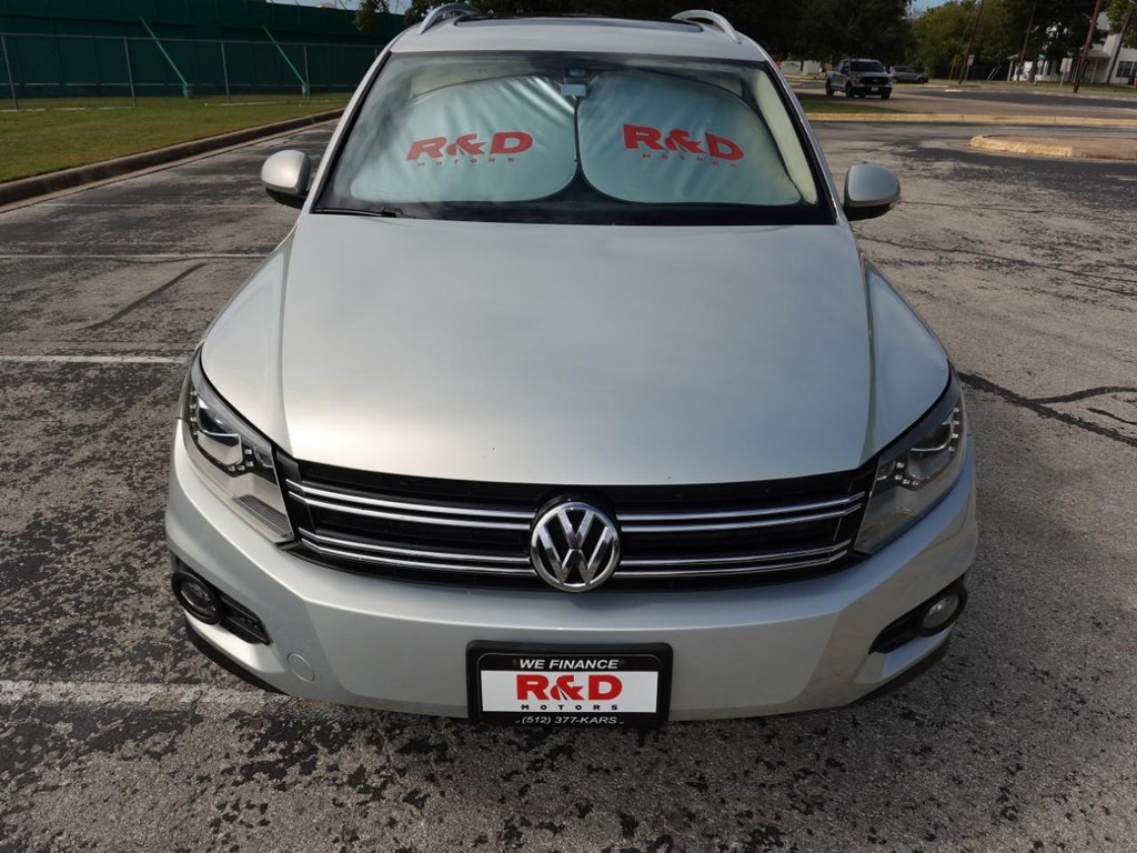 Volkswagen Tiguan Vehicle Full-screen Gallery Image 02