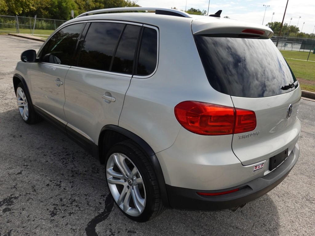 Volkswagen Tiguan Vehicle Full-screen Gallery Image 05