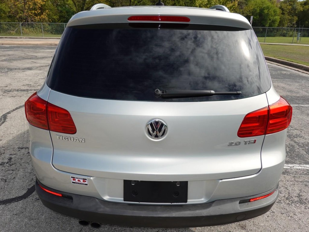 Volkswagen Tiguan Vehicle Full-screen Gallery Image 06