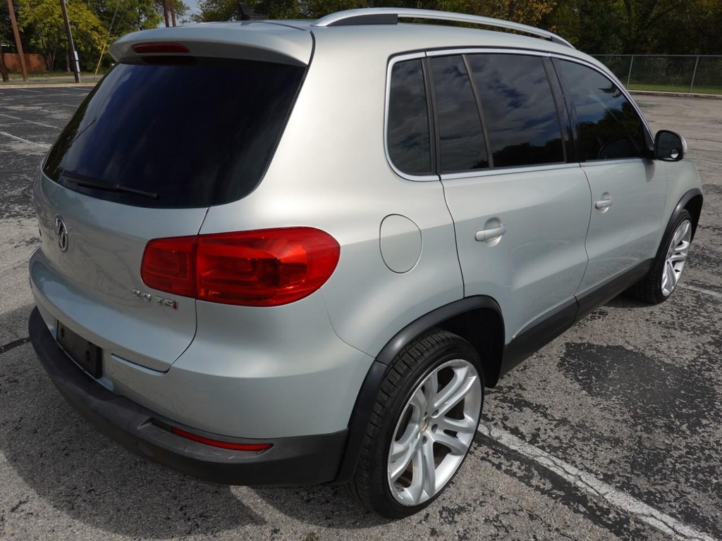 Volkswagen Tiguan Vehicle Full-screen Gallery Image 07