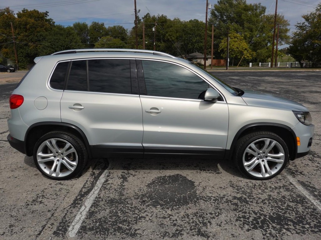 Volkswagen Tiguan Vehicle Full-screen Gallery Image 08