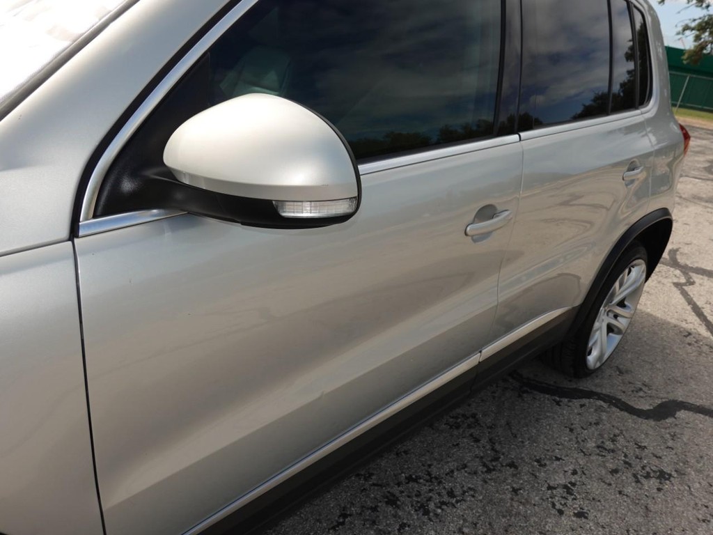 Volkswagen Tiguan Vehicle Full-screen Gallery Image 10