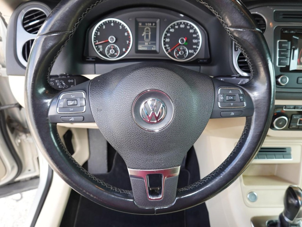 Volkswagen Tiguan Vehicle Full-screen Gallery Image 13
