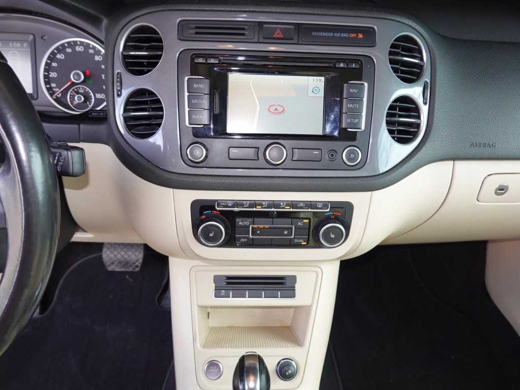 Volkswagen Tiguan Vehicle Full-screen Gallery Image 14