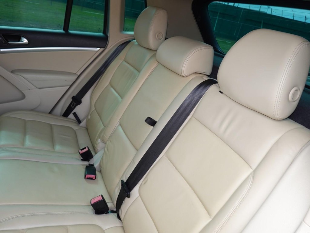 Volkswagen Tiguan Vehicle Full-screen Gallery Image 18