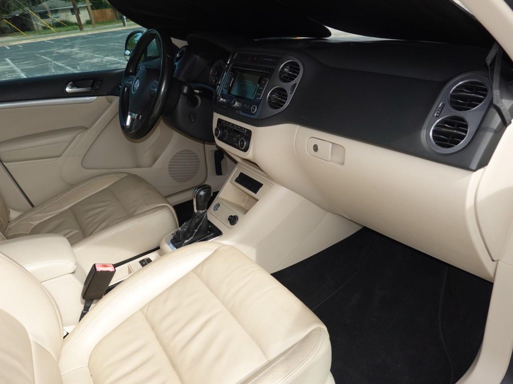 Volkswagen Tiguan Vehicle Full-screen Gallery Image 20