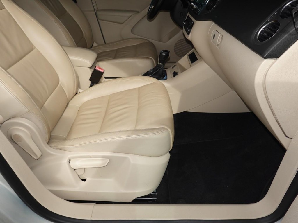 Volkswagen Tiguan Vehicle Full-screen Gallery Image 21