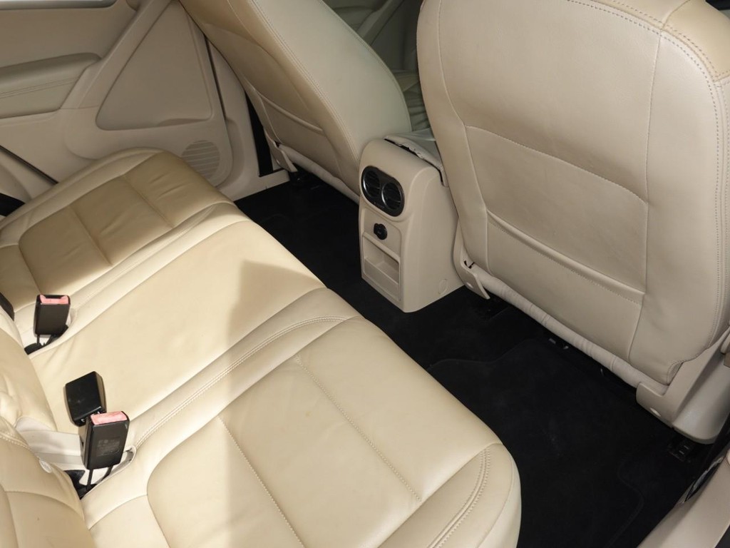 Volkswagen Tiguan Vehicle Full-screen Gallery Image 23