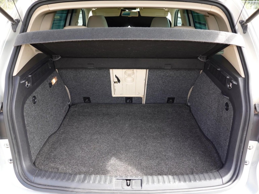 Volkswagen Tiguan Vehicle Full-screen Gallery Image 25