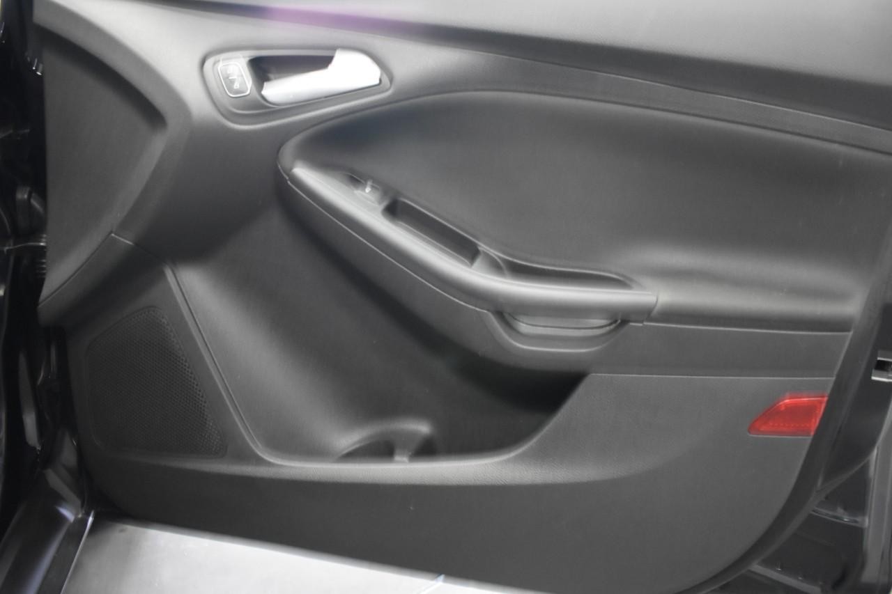 2017 Shadow Black Ford Focus SE FWD Sedan