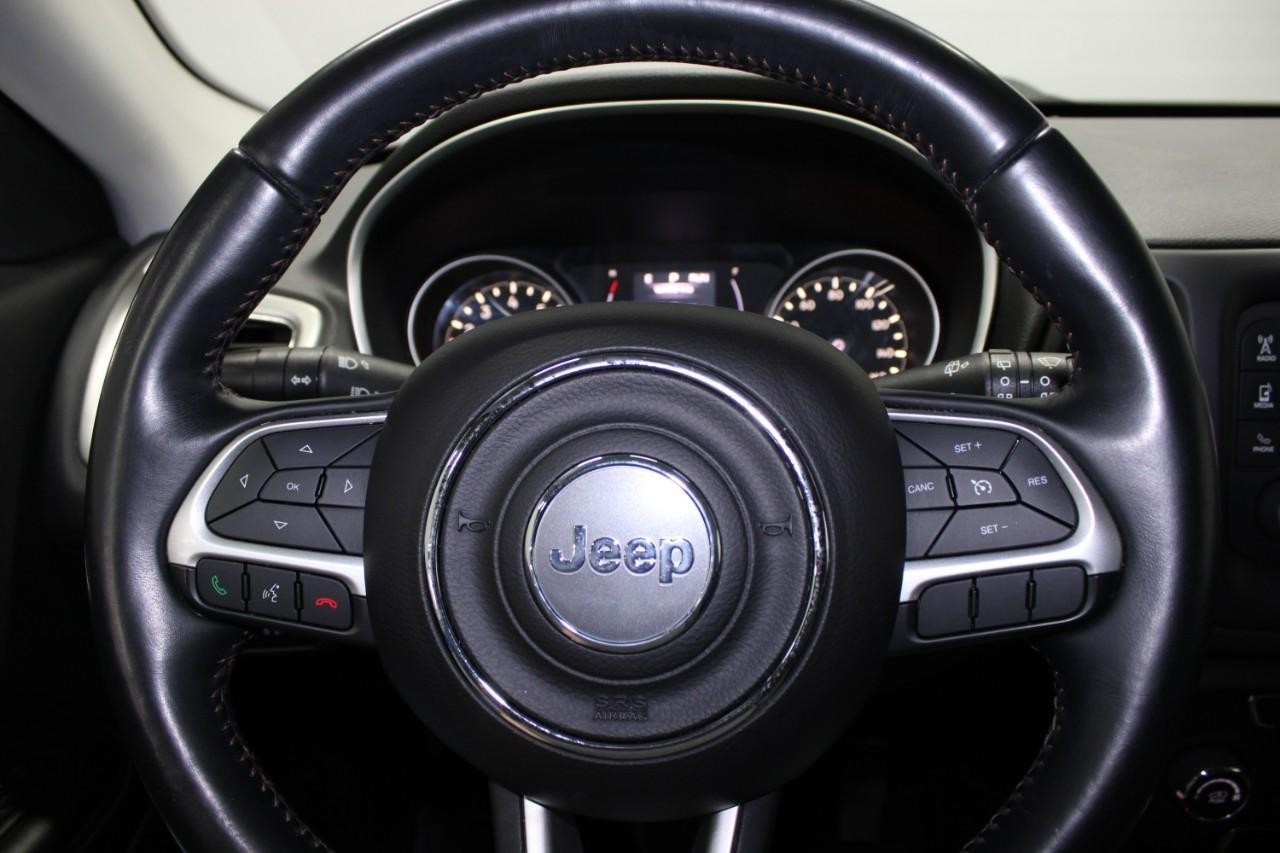 2017 Jeep Compass 4WD Latitude photo