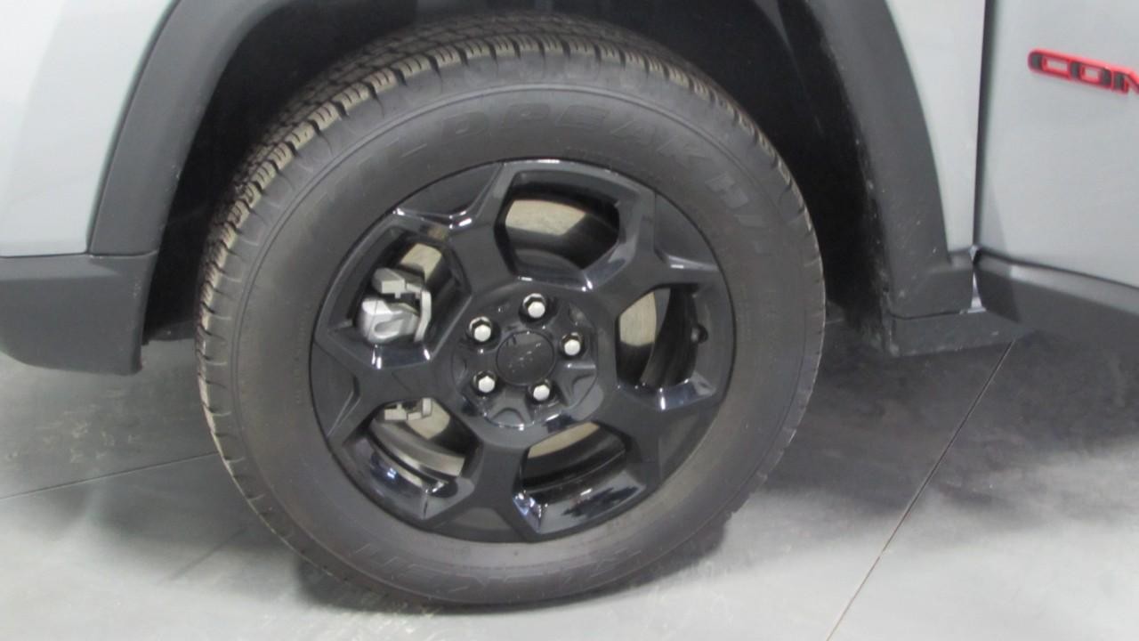 2024 Billet Silver Jeep Compass Trailhawk 4X4 SUV