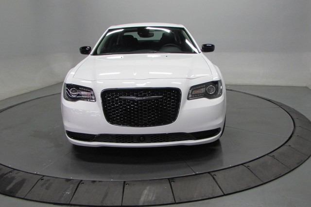 Used 2023 Chrysler 300 Touring with VIN 2C3CCAAG9PH706318 for sale in De Soto, MO