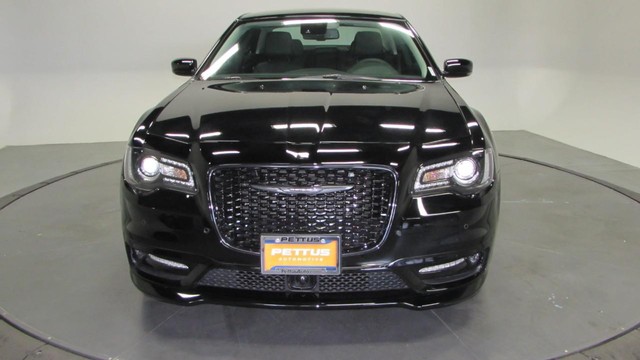 Used 2023 Chrysler 300 Touring L with VIN 2C3CCADG6PH676688 for sale in De Soto, MO