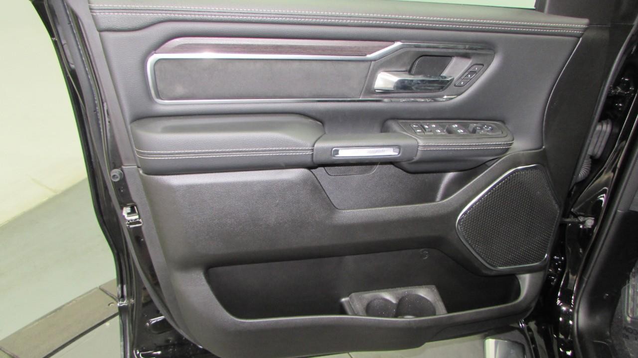 2025 Diam Black Ram 1500 Laramie 4X4 Truck