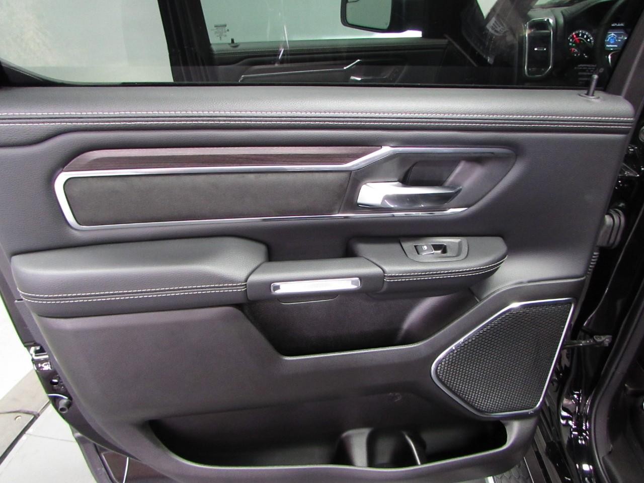 2025 Diam Black Ram 1500 Laramie 4X4 Truck