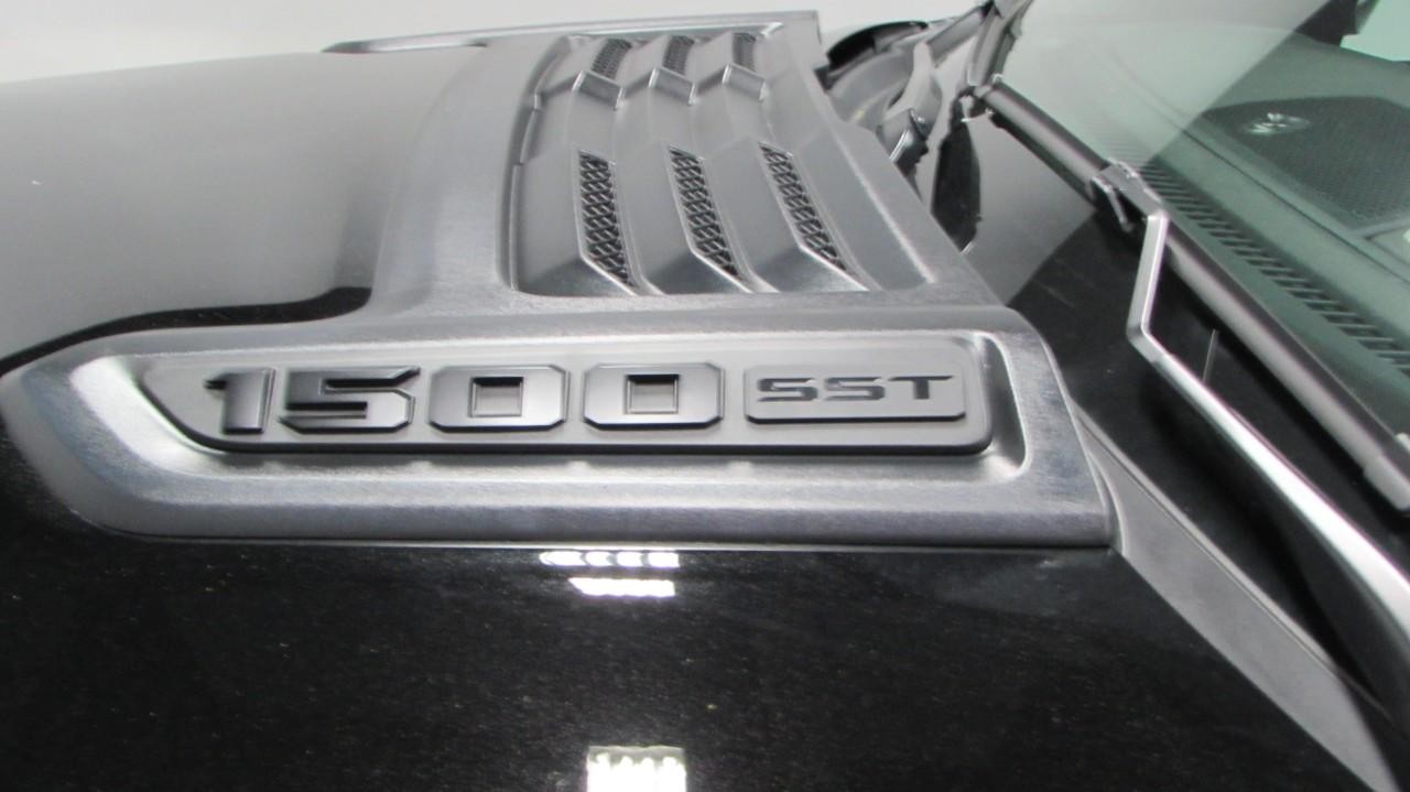 2025 Diam Black Ram 1500 Laramie 4X4 Truck
