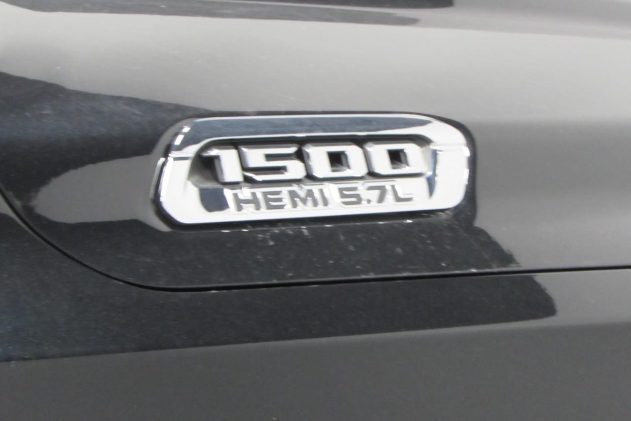 2022 Diamond Black Crystal Pearlcoat Ram 1500 Big Horn/Lone Star 4X4 Truck