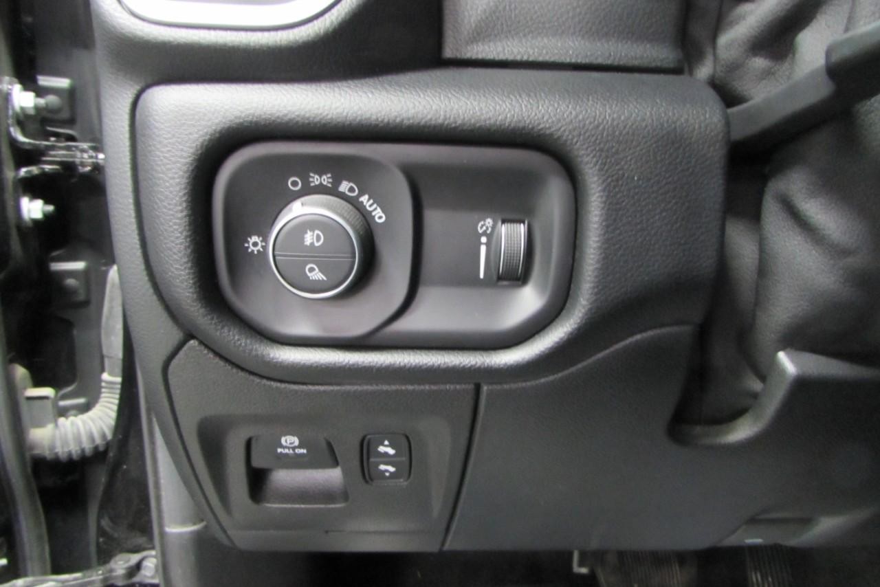 2022 Diamond Black Crystal Pearlcoat Ram 1500 Big Horn/Lone Star 4X4 Truck