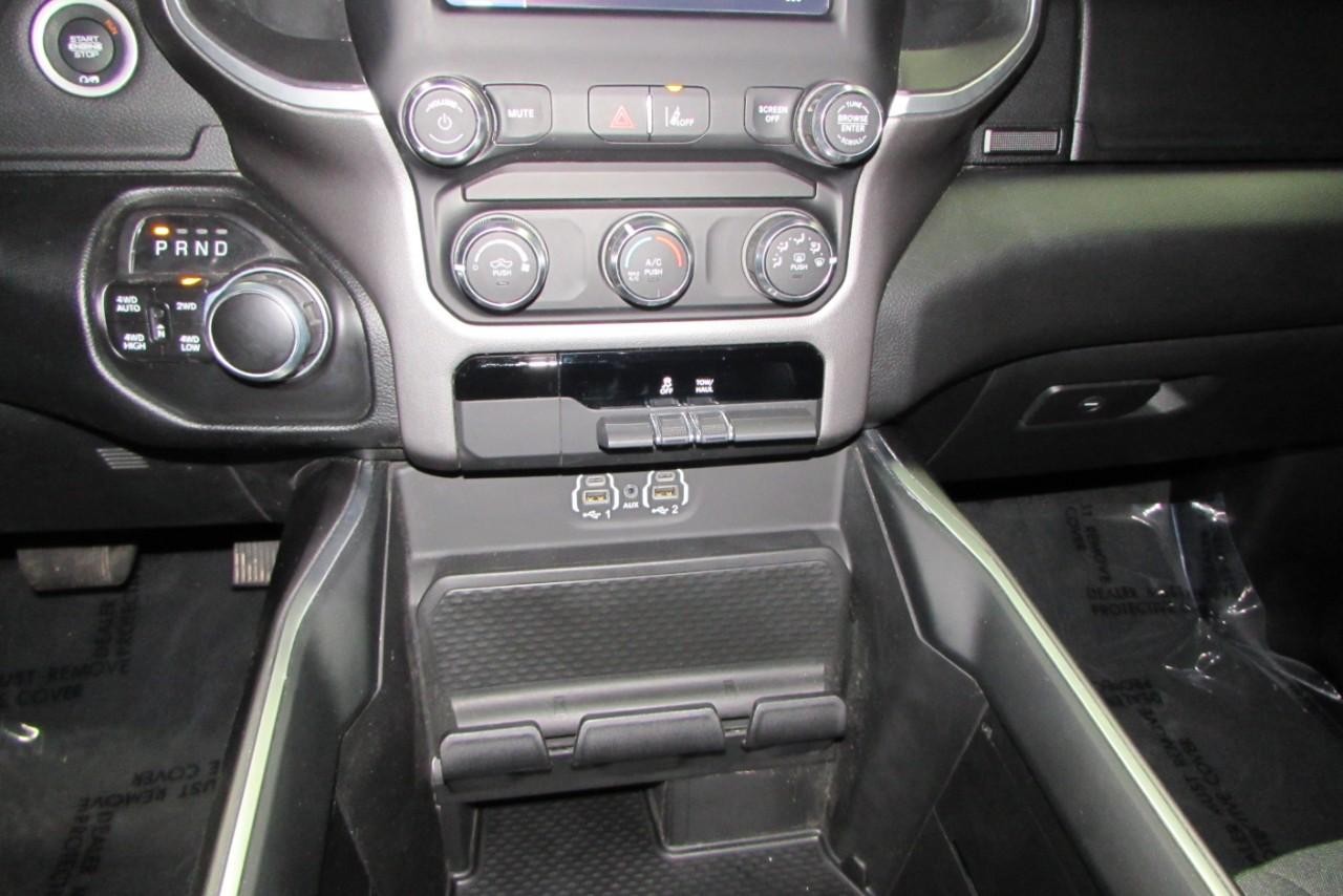 2022 Diamond Black Crystal Pearlcoat Ram 1500 Big Horn/Lone Star 4X4 Truck