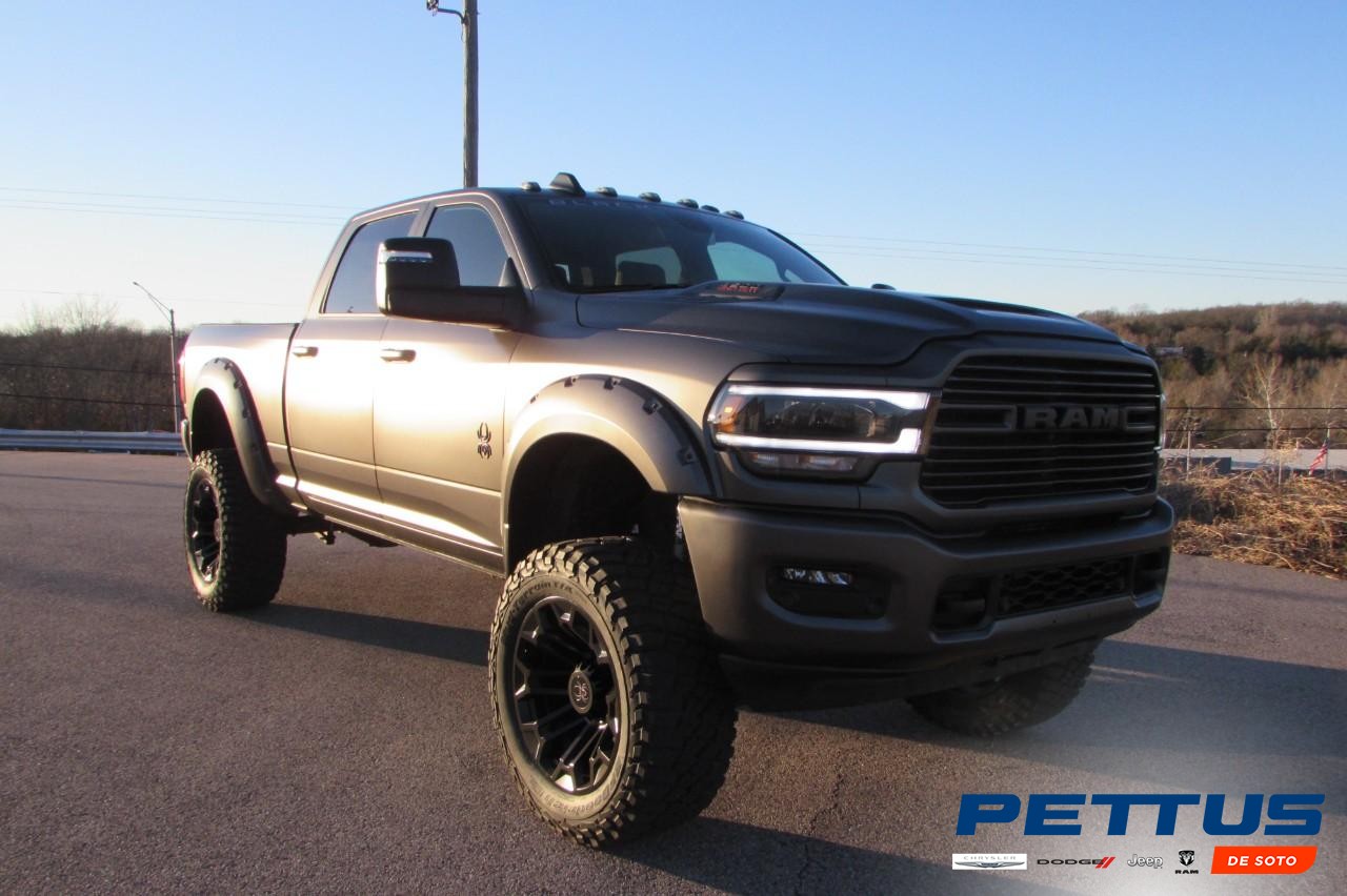 2024 Diamond Black Crystal Pearlcoat Ram 3500 Laramie 4X4 Truck