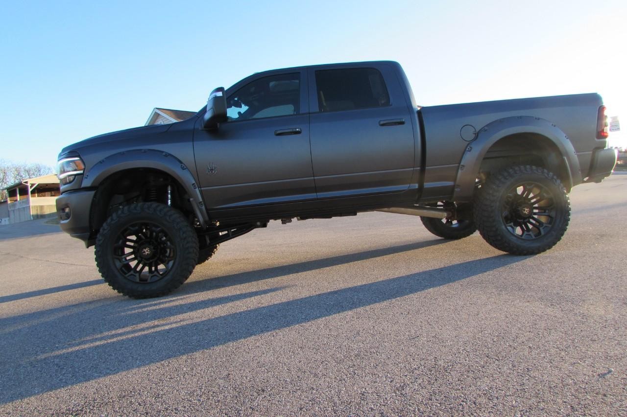 2024 Diamond Black Crystal Pearlcoat Ram 3500 Laramie 4X4 Truck