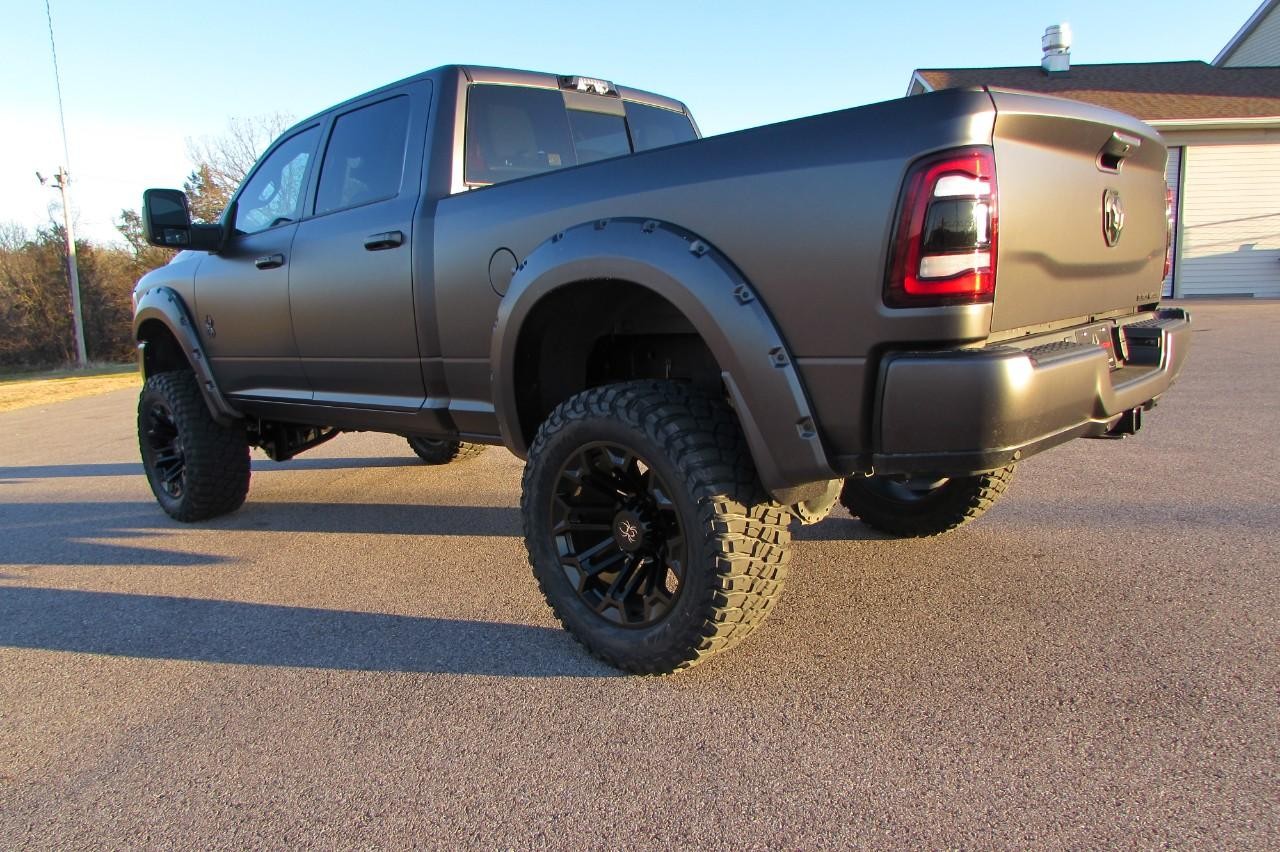 2024 Diamond Black Crystal Pearlcoat Ram 3500 Laramie 4X4 Truck