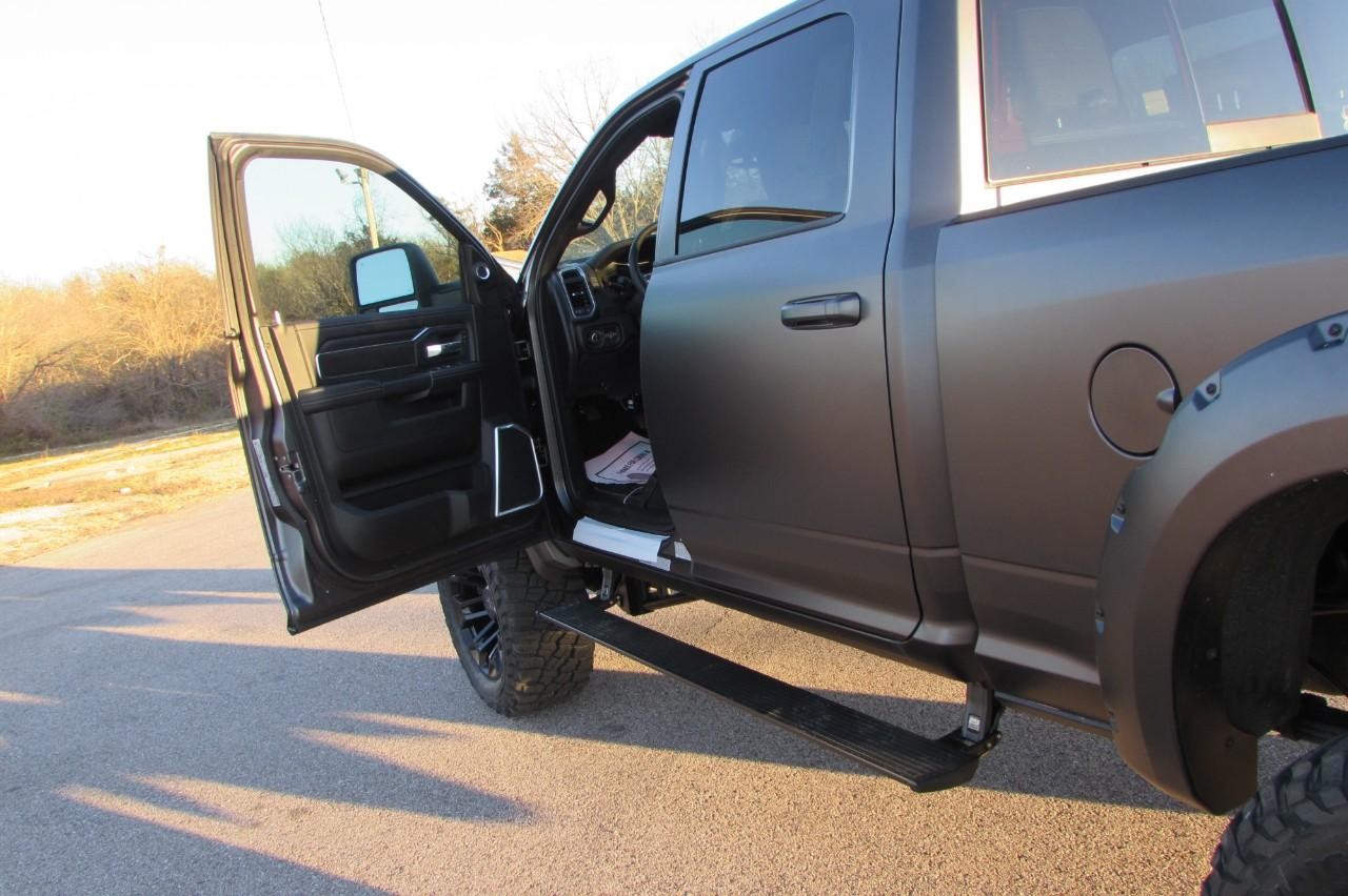 2024 Diamond Black Crystal Pearlcoat Ram 3500 Laramie 4X4 Truck