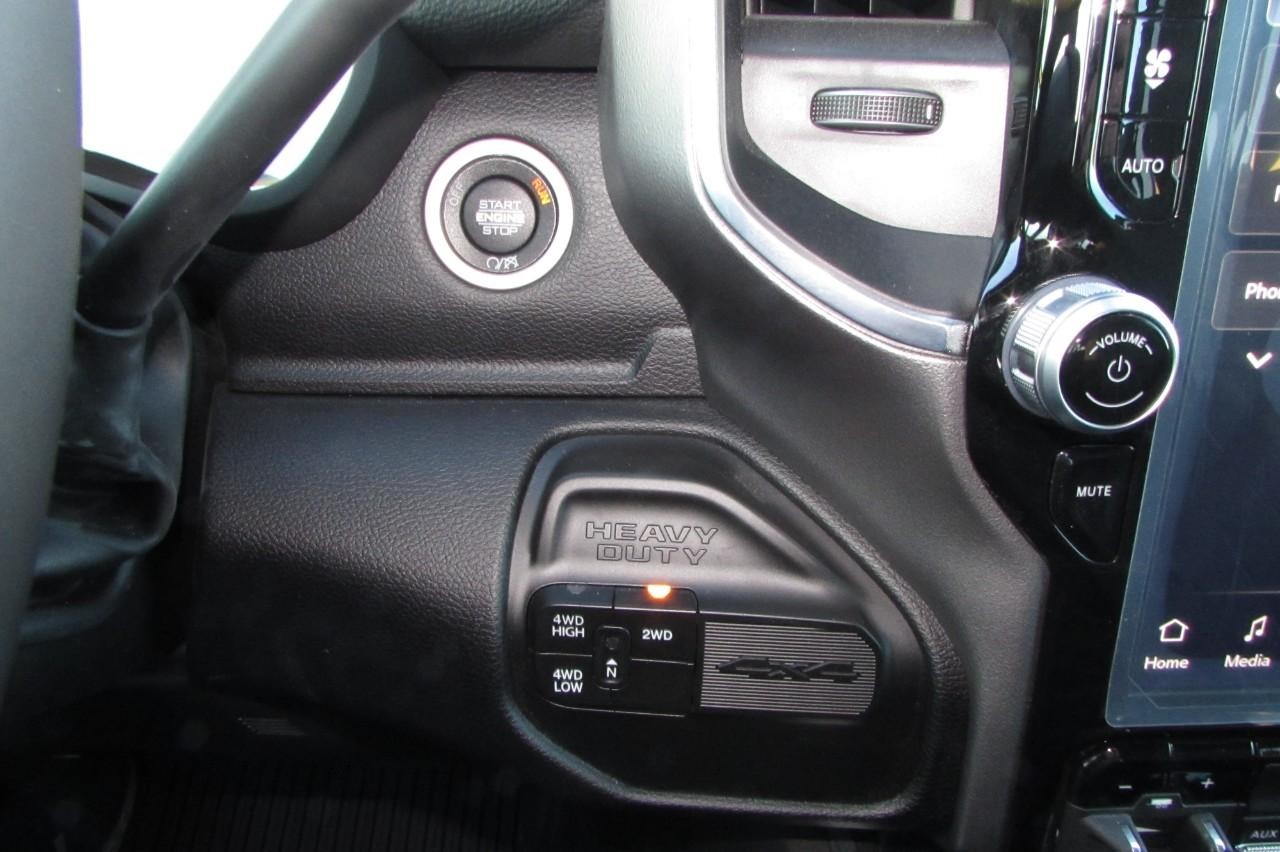 2024 Diamond Black Crystal Pearlcoat Ram 3500 Laramie 4X4 Truck