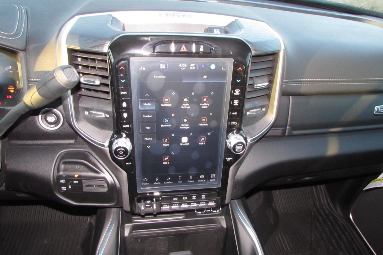 2024 Diamond Black Crystal Pearlcoat Ram 3500 Laramie 4X4 Truck
