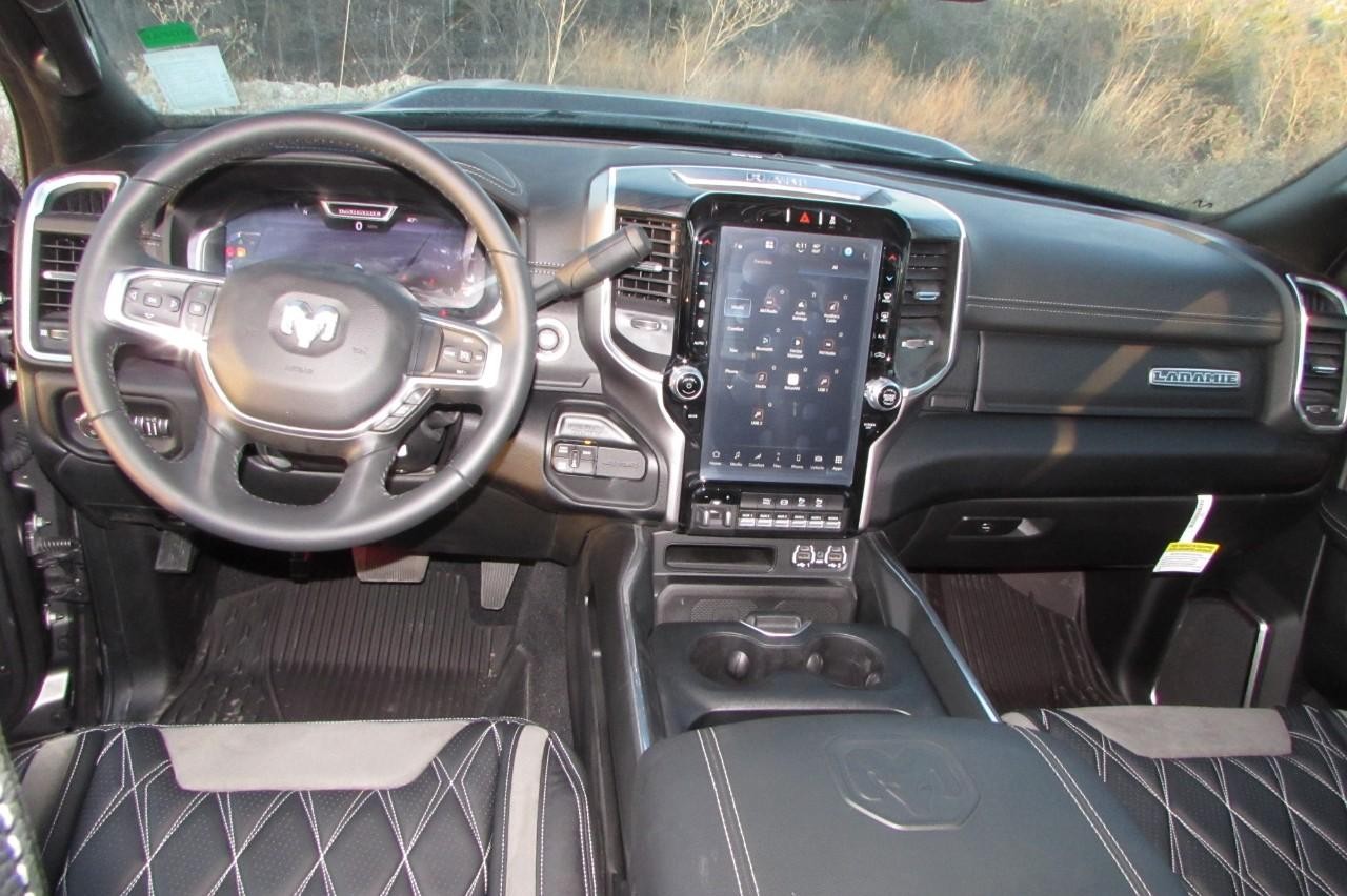 2024 Diamond Black Crystal Pearlcoat Ram 3500 Laramie 4X4 Truck