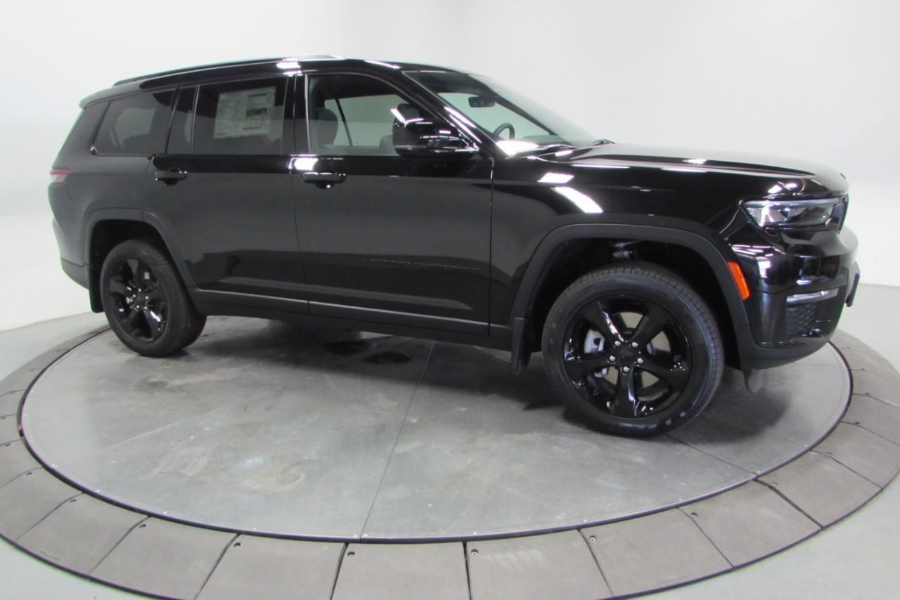 2025 Diam Black Jeep Grand Cherokee L Limited 4X4 SUV