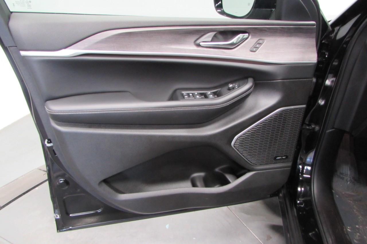 2025 Diam Black Jeep Grand Cherokee L Limited 4X4 SUV