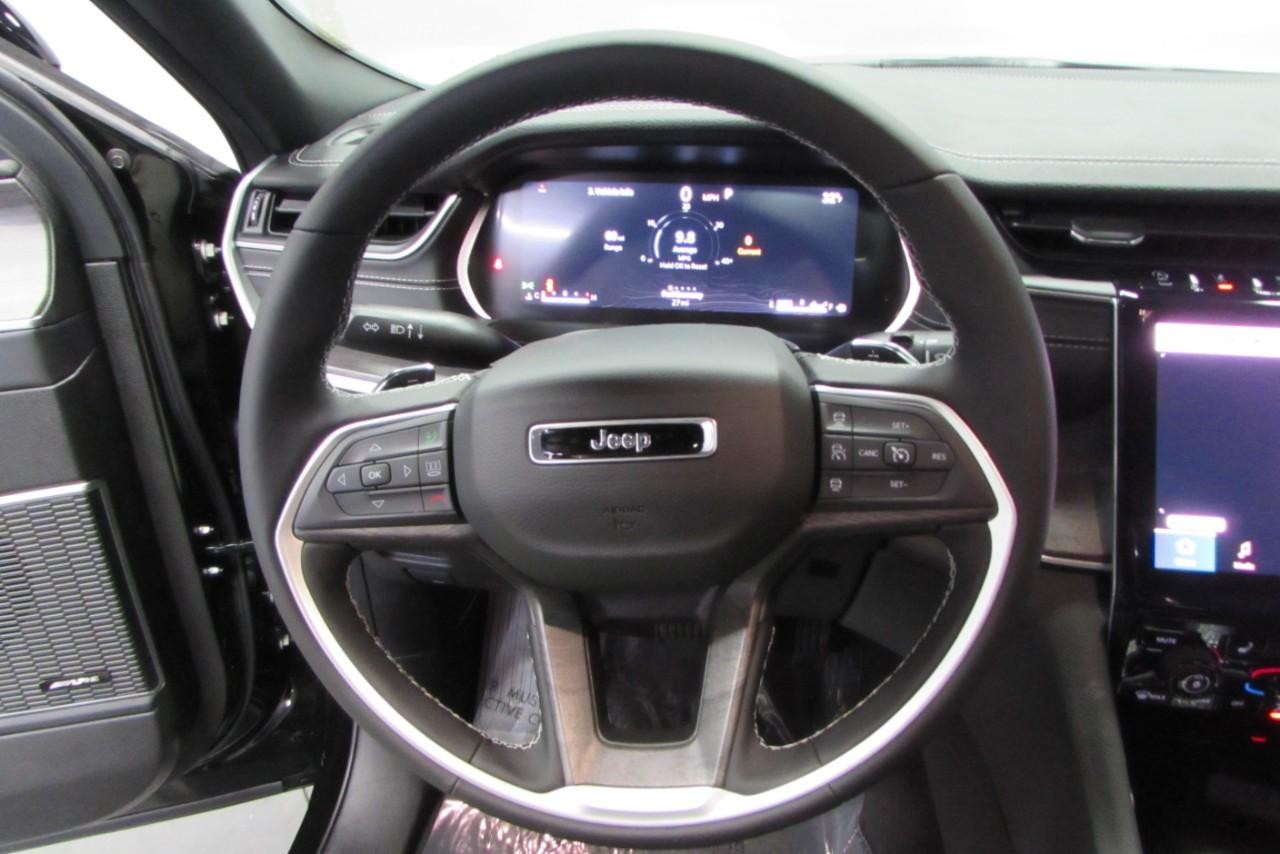 2025 Diam Black Jeep Grand Cherokee L Limited 4X4 SUV
