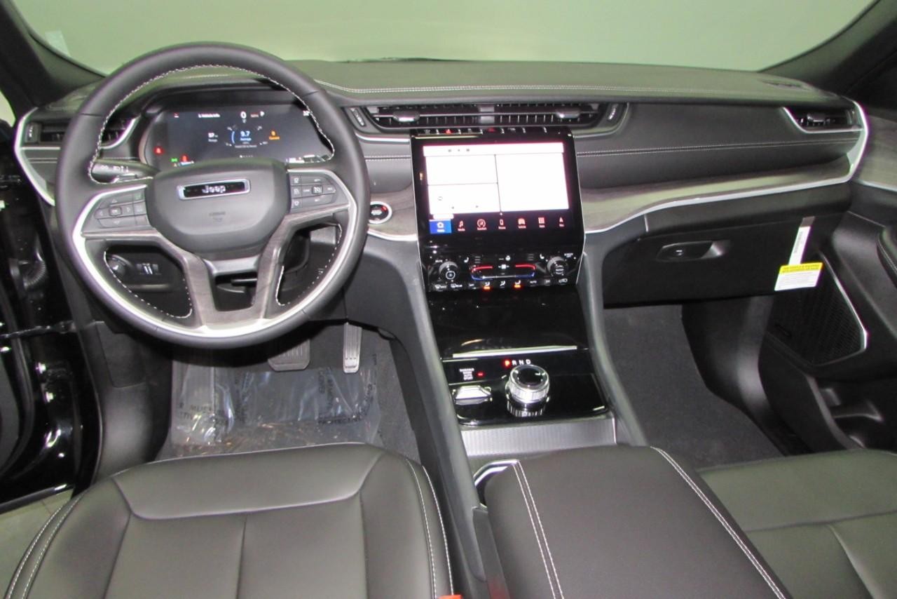 2025 Diam Black Jeep Grand Cherokee L Limited 4X4 SUV