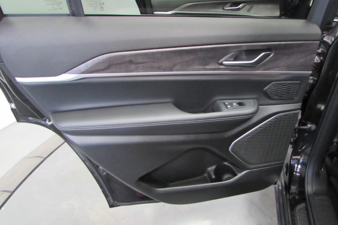 2025 Diam Black Jeep Grand Cherokee L Limited 4X4 SUV