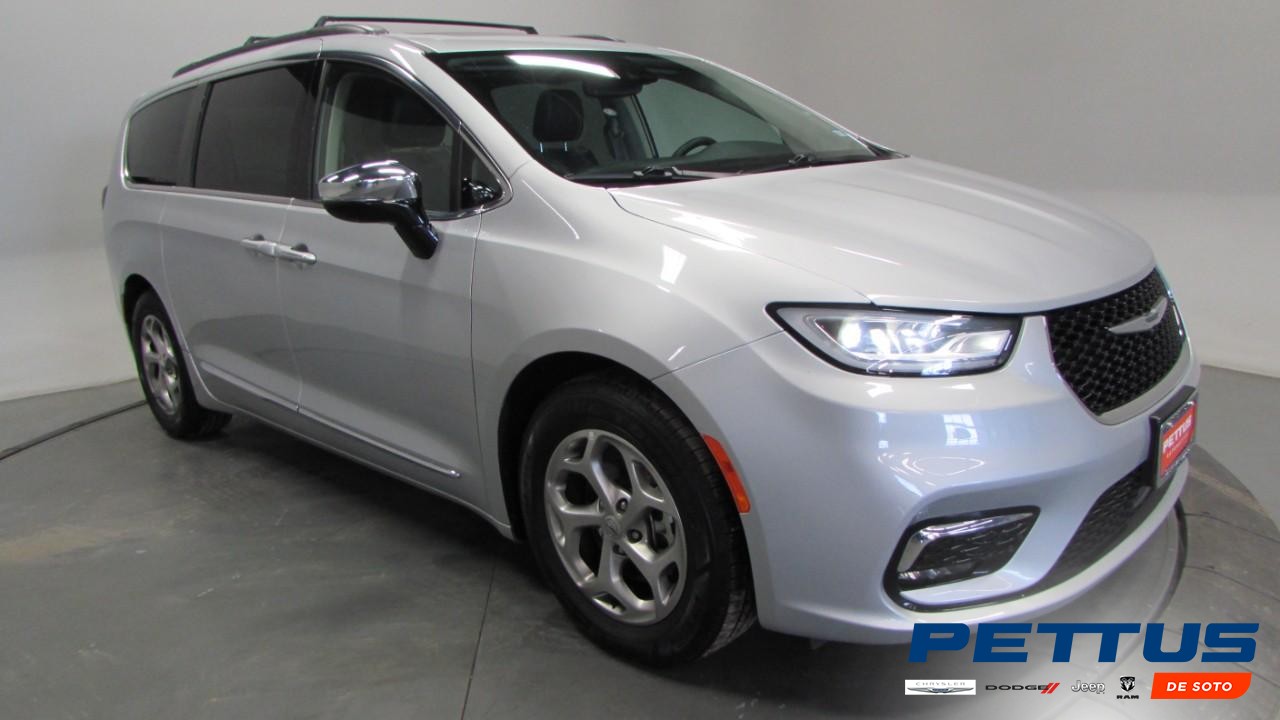 2023 Silver Mist Clearcoat Chrysler Pacifica Limited Van