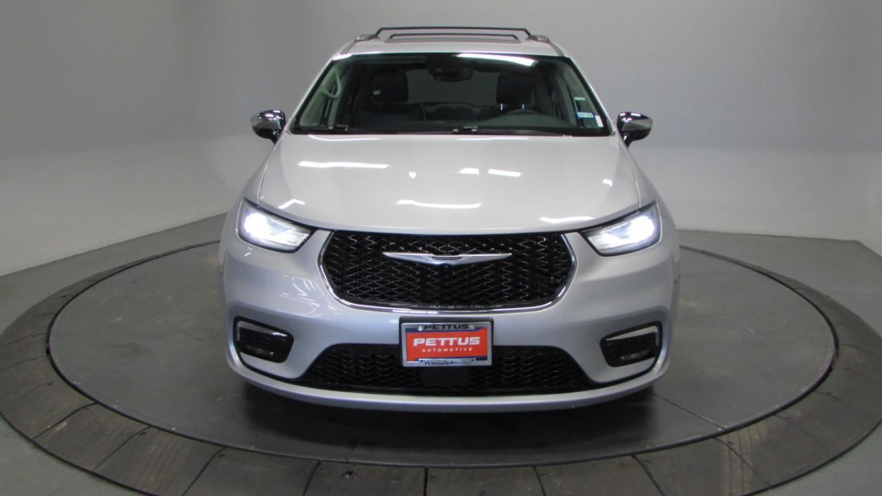2023 Silver Mist Clearcoat Chrysler Pacifica Limited FWD Van