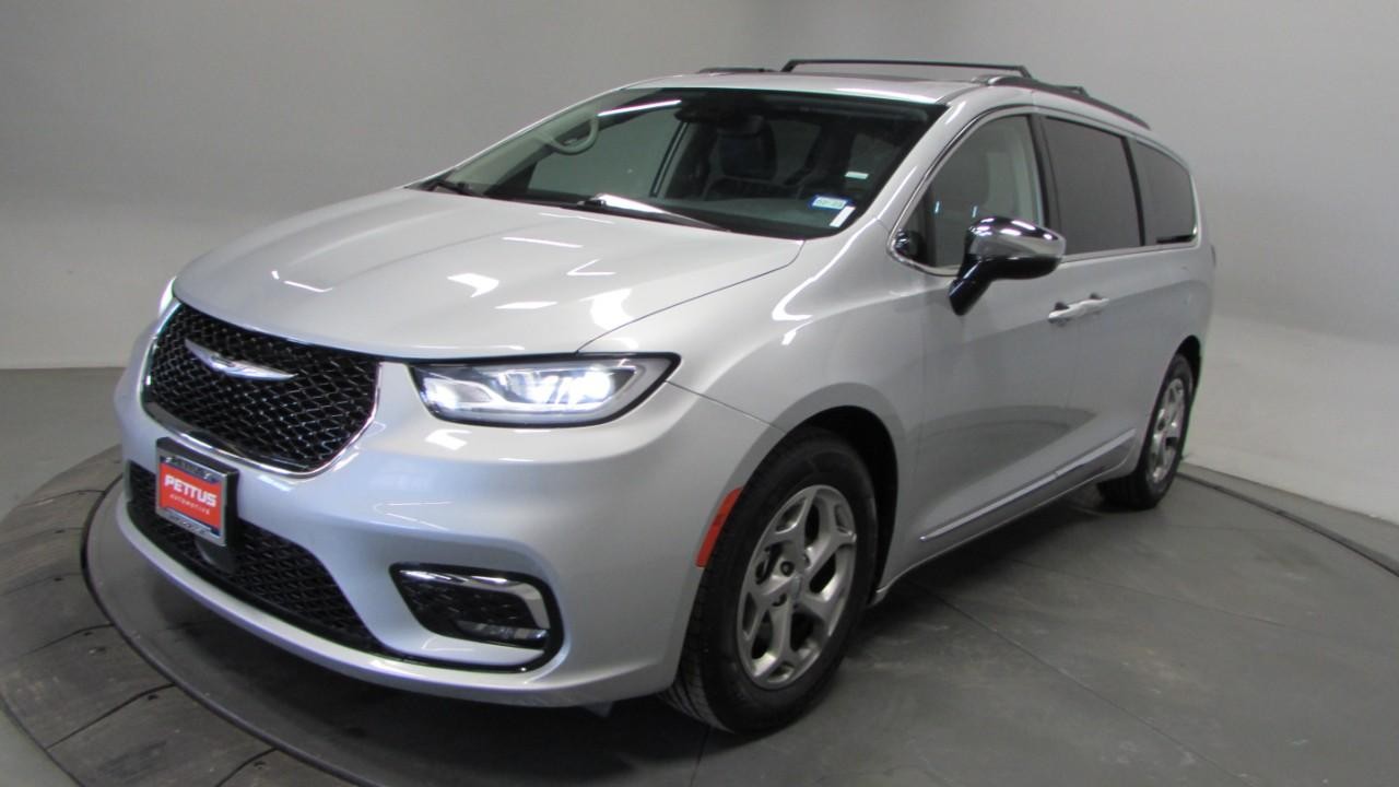 2023 Silver Mist Clearcoat Chrysler Pacifica Limited FWD Van