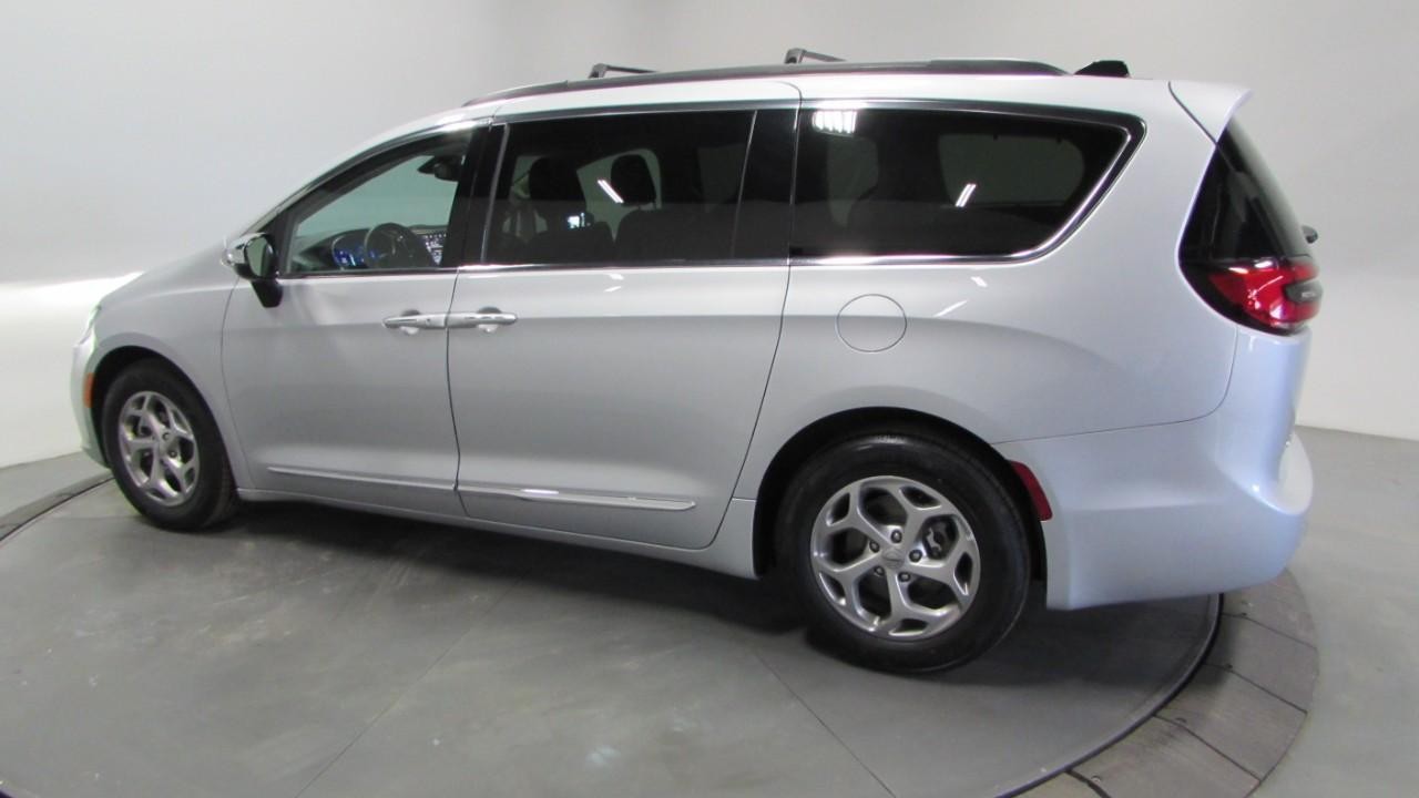 2023 Silver Mist Clearcoat Chrysler Pacifica Limited FWD Van