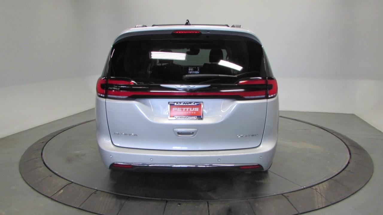 2023 Silver Mist Clearcoat Chrysler Pacifica Limited FWD Van