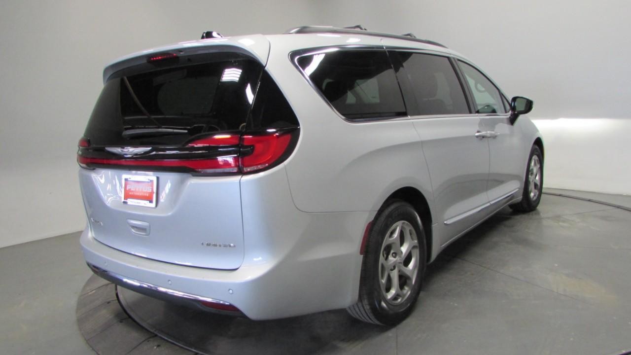 2023 Silver Mist Clearcoat Chrysler Pacifica Limited FWD Van