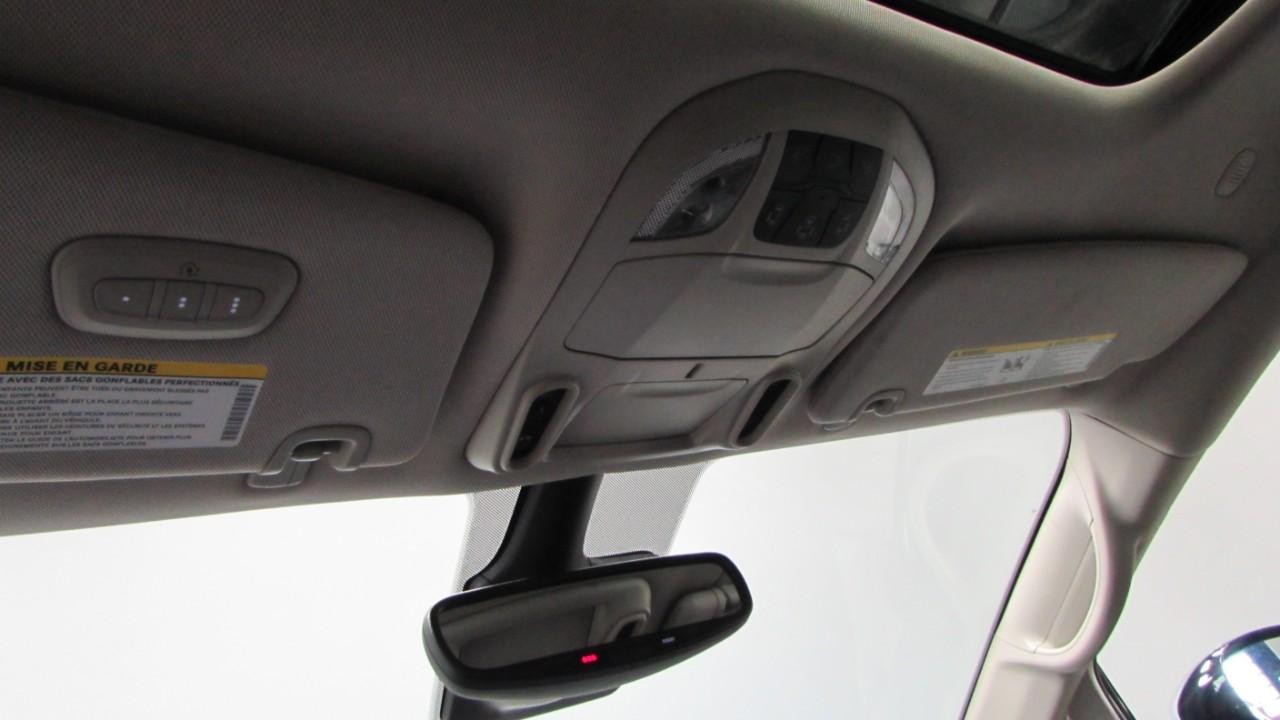 2023 Silver Mist Clearcoat Chrysler Pacifica Limited FWD Van