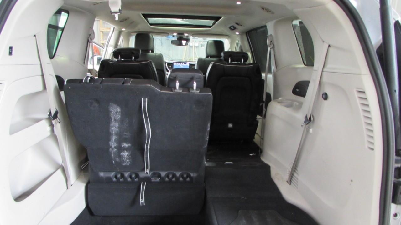 2023 Silver Mist Clearcoat Chrysler Pacifica Limited FWD Van
