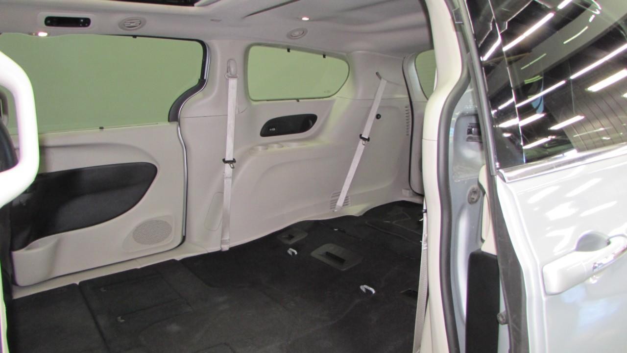 2023 Silver Mist Clearcoat Chrysler Pacifica Limited FWD Van