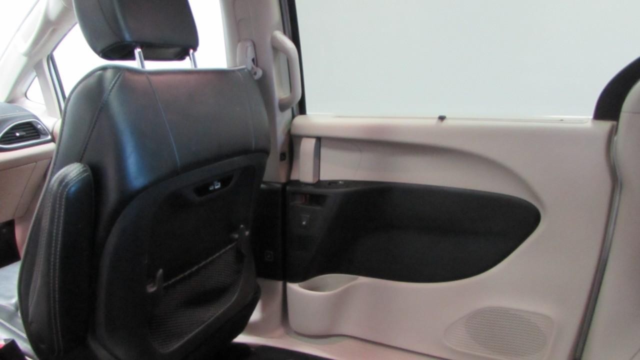 2023 Silver Mist Clearcoat Chrysler Pacifica Limited FWD Van
