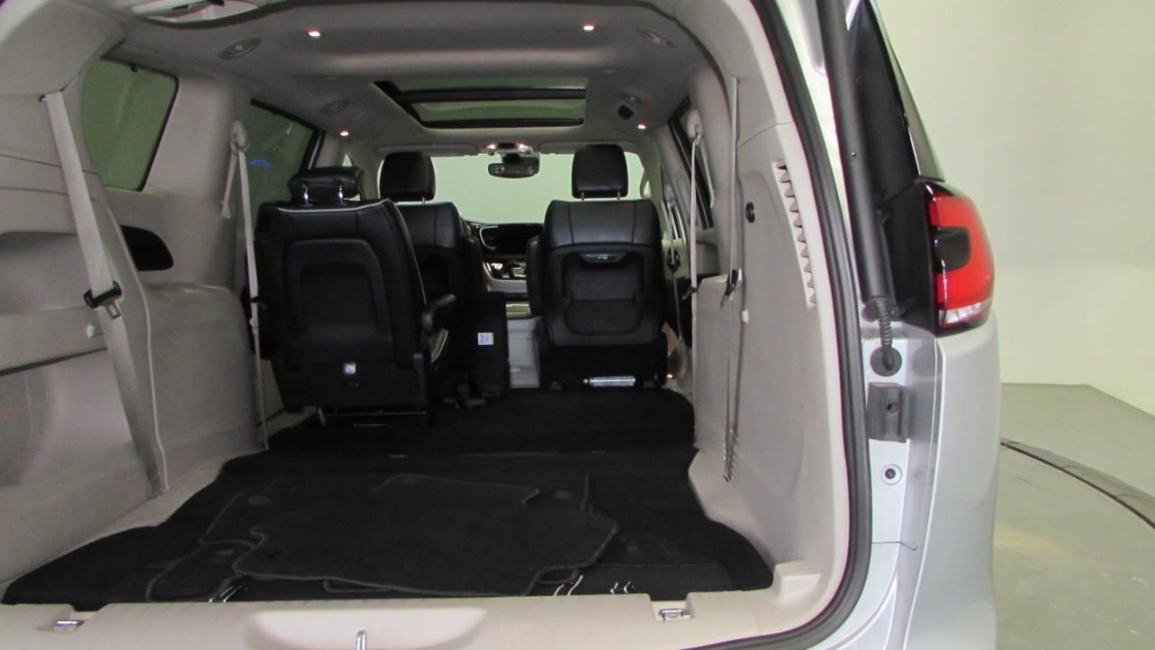 2023 Silver Mist Clearcoat Chrysler Pacifica Limited FWD Van